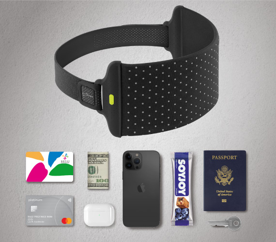 【收納空間變化大】 可放入4~7.2吋手機、鈔票、零錢、鑰匙、耳機、卡片、運動補給品以及出國用護照等…