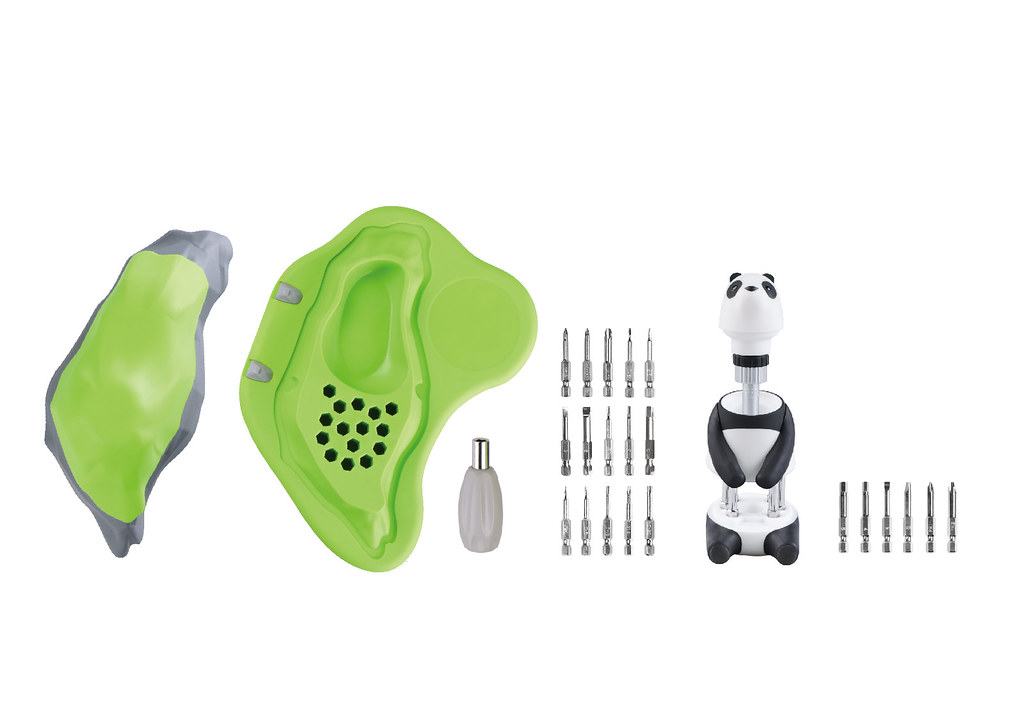 Panda Mama的熊頭為棘輪螺絲起子把手，肚子內收藏6隻最常使用、富有磁性的起子頭，吸附上把手即可使用。打開山頭另有15支不同規格起子頭，滿足各種簡單的家裡修繕。