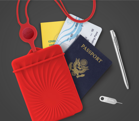 【快速通關，優雅旅遊】
頸掛式護照套，將出國旅行隨身必備品一次帶齊，護照、登機證、信用卡和疫苗接種小黃卡等貼身攜帶免手持，便於快速辦理登機手續輕鬆通關，優雅出發