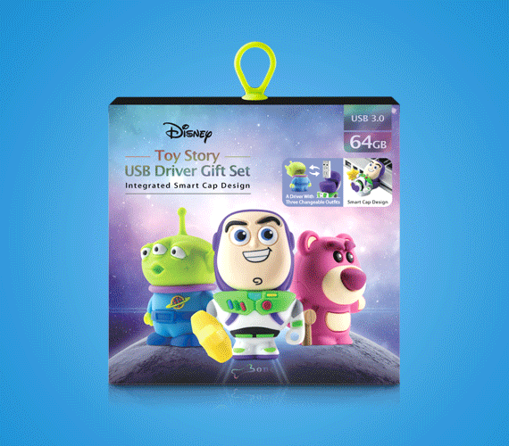 【可愛爆炸，送禮首選】 巴斯光年、三眼外星人與熊抱哥全部化身為可愛隨身碟，可愛到爆炸的「玩具總動員隨身碟禮盒組」，可當交換禮物、生日禮物或聖誕禮物的最佳選擇!