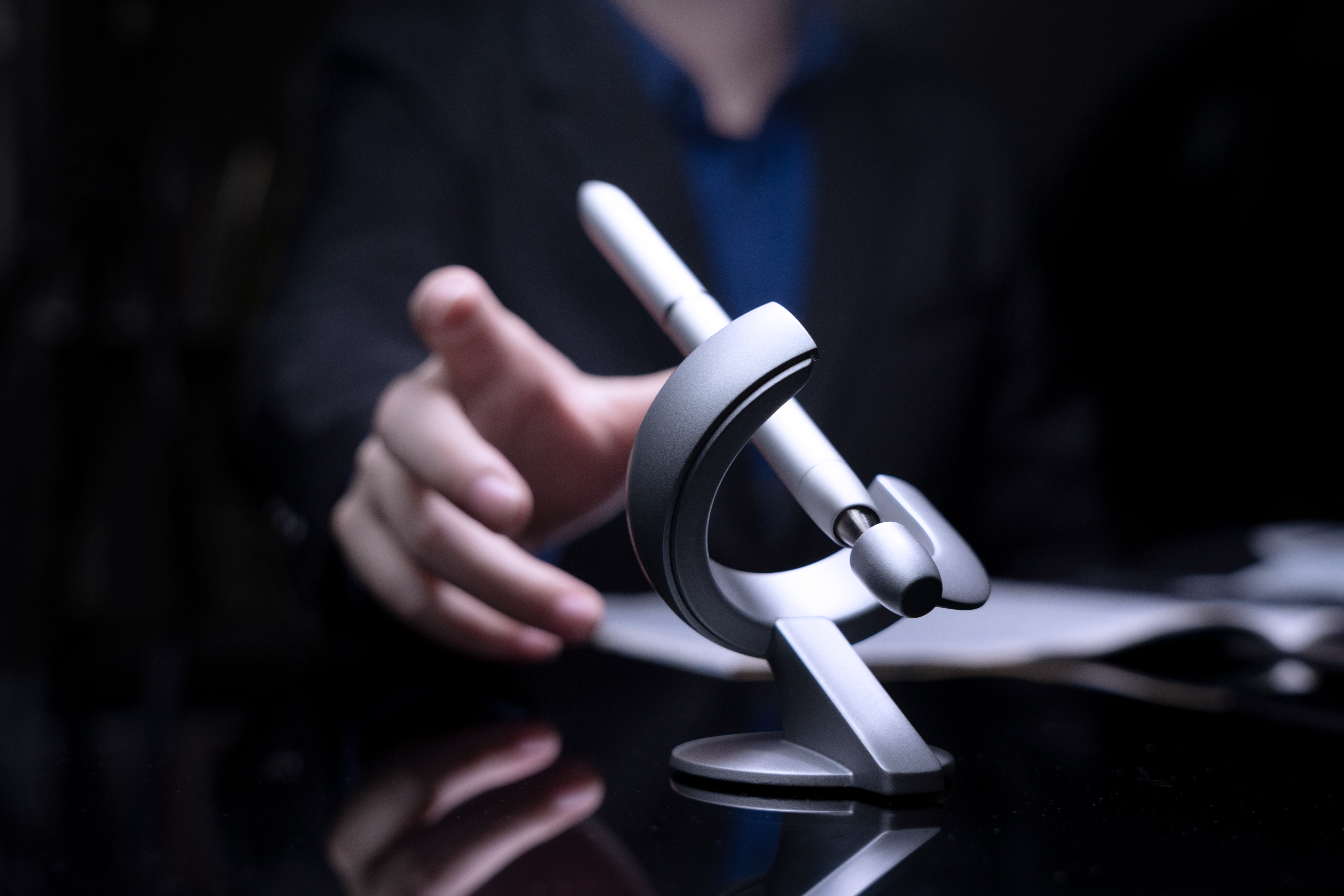 世界第一組漂浮鋼筆，陪伴你探索更多可能性