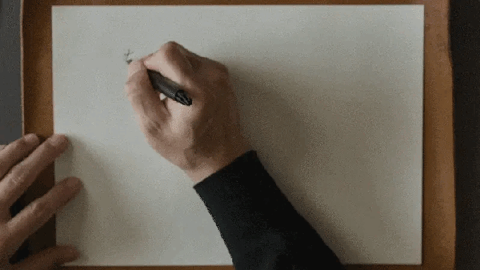 我們更特別和德國原廠訂制沒有市售的 SCHMIDT PVD 鏡黑鋼尖，除了出墨流暢，更凸顯潛艦鋼筆的獨特性。