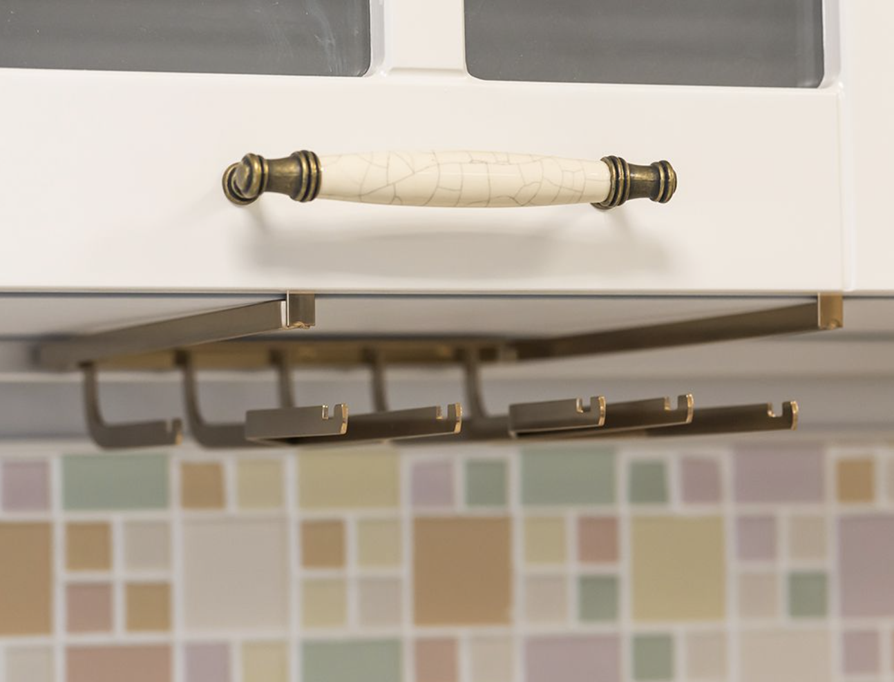 不會影響櫥櫃的正常使用。開關門自如。