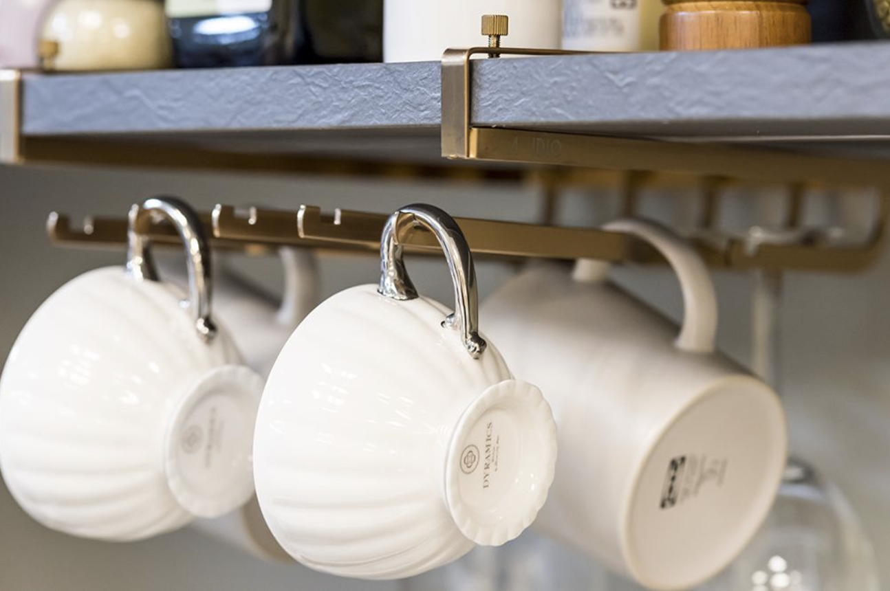 除了抗壓的結構設計，更採用了厚實的鋼材，帶來出色的承重能力。讓您放心地存放各種尺寸和重量的杯具，無需擔心安全問題。