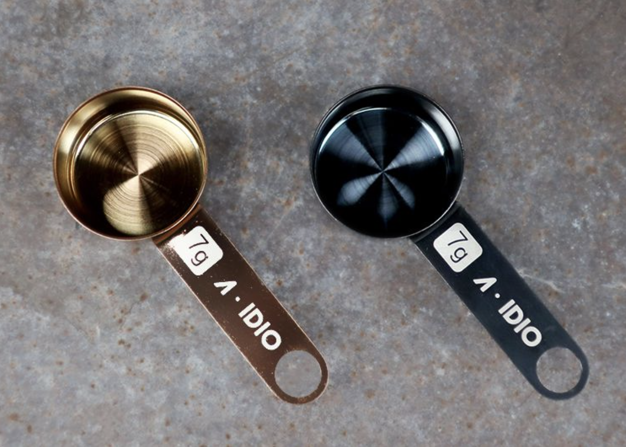 表面鍍鈦處理，耐磨防刮抗酸鹼，不容易卡垢易清潔