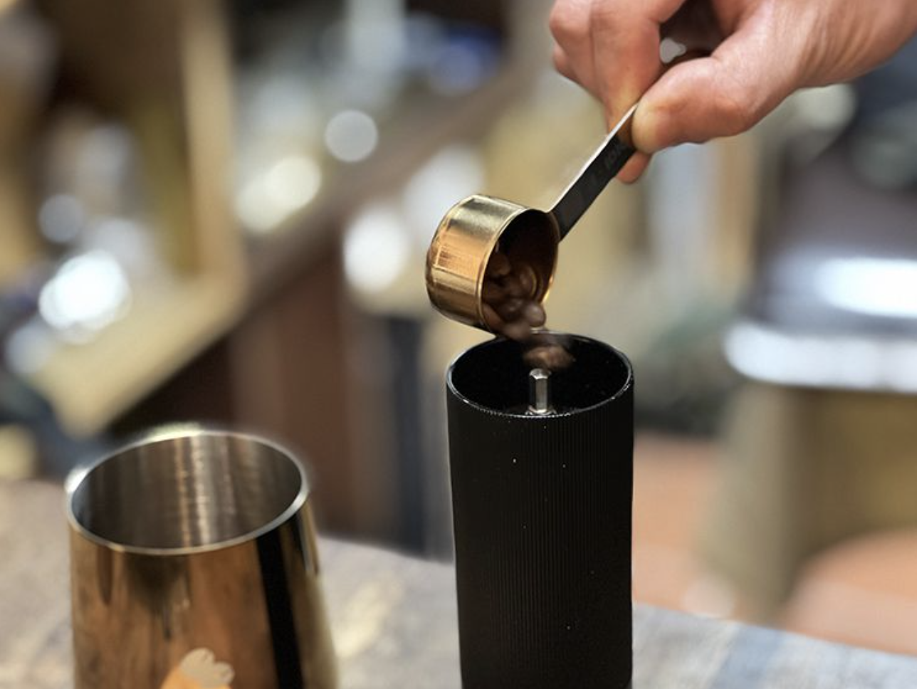 勺杯大小適中，不僅量取方便，不管任何磨豆機都能精準下豆