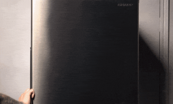 STEP 1. 預先放置保冰盤於冷凍庫中3-4小時 STEP 2. 取出放置於冰峰葡萄酒杯底部，倒入葡萄酒即可享用。