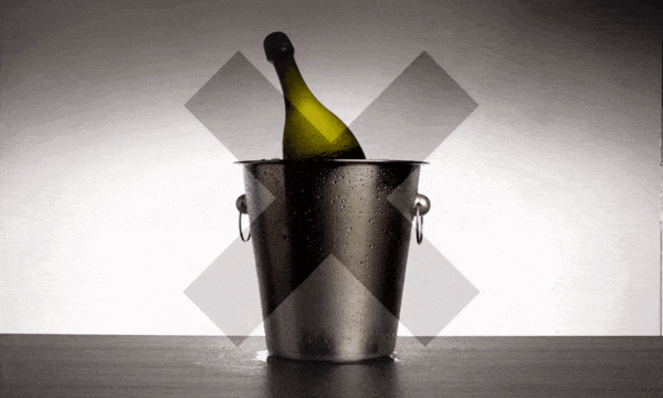 葡萄酒的最佳適飲溫度落在 14-18 ℃，在氣候炎熱的台灣，無需事先冰鎮，只要將冰峰葡萄酒杯搭配冰鎮過後的保冰盤，即可將葡萄酒迅速降溫，並持續保冷一小時。