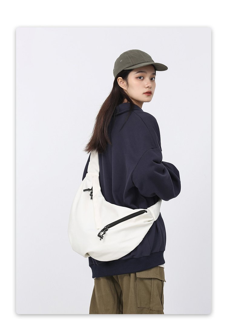 【11/3~12/31秋季85折優惠】家居生活雜貨舖 韓版休閒郵差包 白色