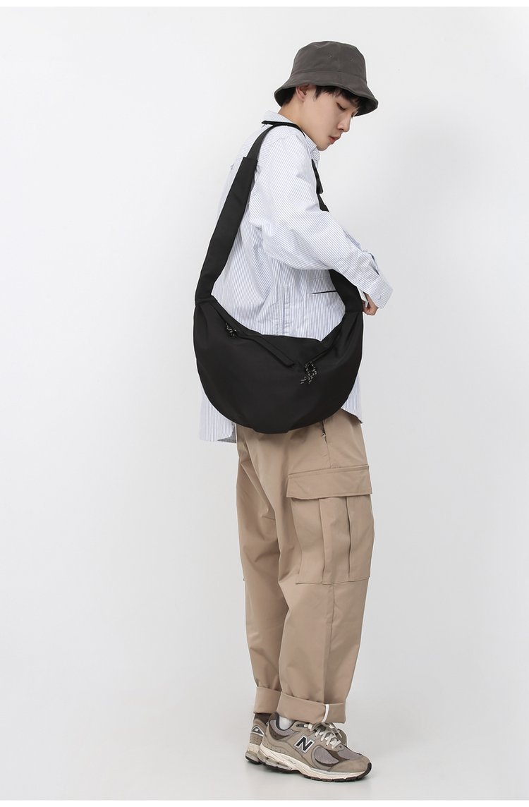 【11/3~12/31秋季85折優惠】家居生活雜貨舖 韓版休閒郵差包 黑色