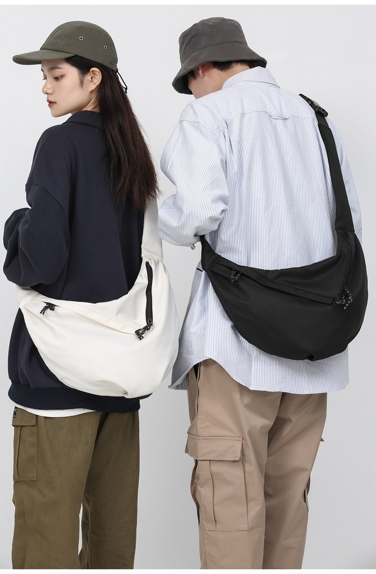 【11/3~12/31秋季85折優惠】家居生活雜貨舖 韓版休閒郵差包 黑色