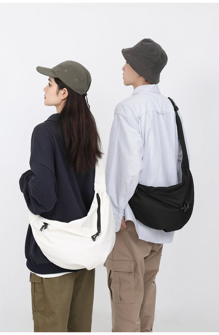 【11/3~12/31秋季85折優惠】家居生活雜貨舖 韓版休閒郵差包 黑色