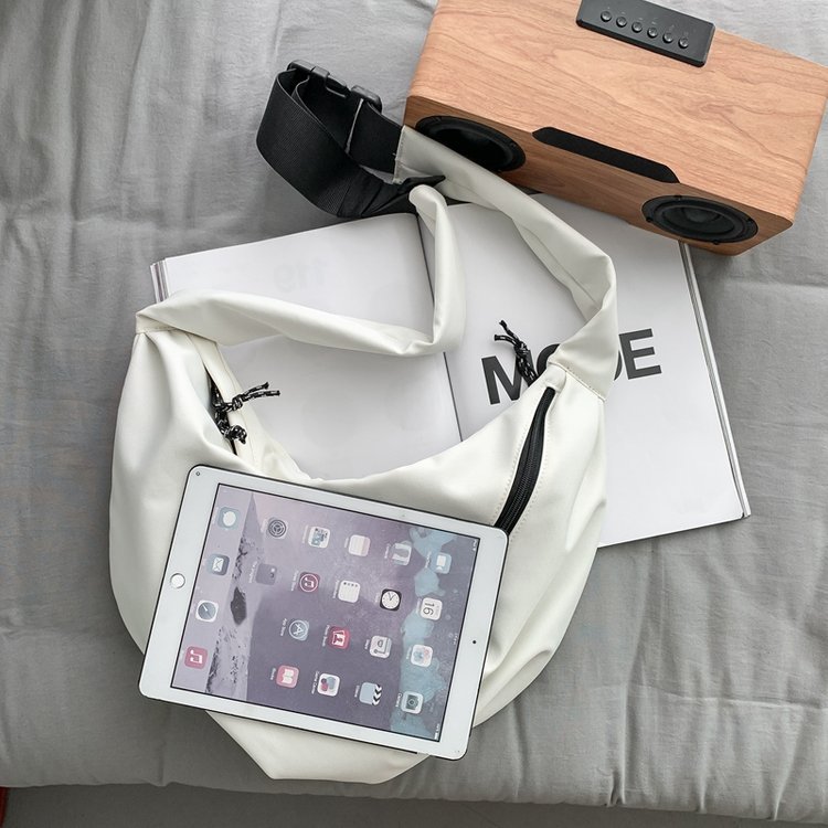 【11/3~12/31秋季85折優惠】家居生活雜貨舖 韓版休閒郵差包 白色