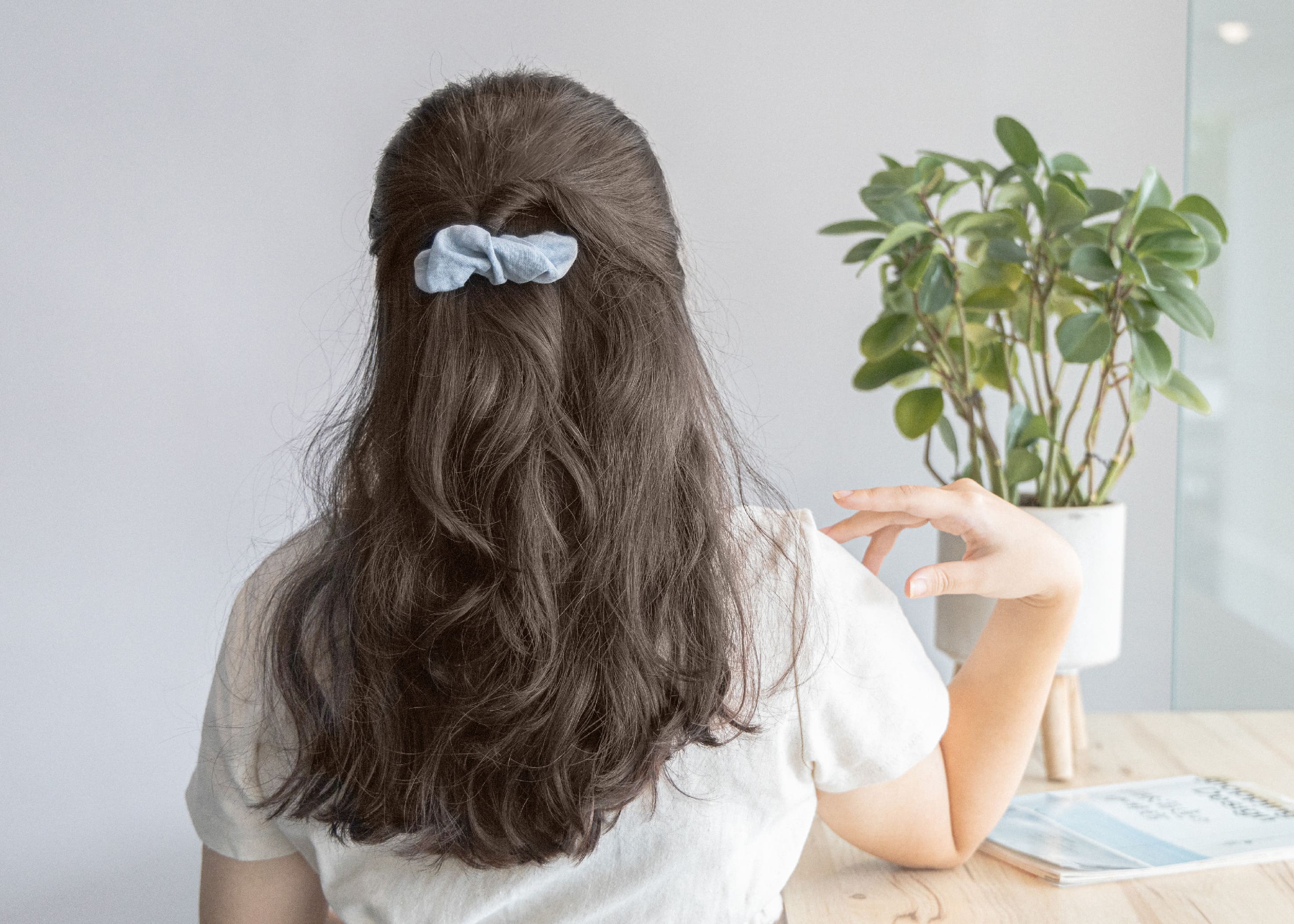 蓬鬆抓皺感造型為穿搭增添甜美優雅的氣習，無論長短髮女孩，都能依據髮型搭配♪