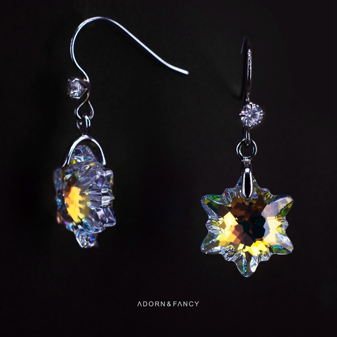 ADORN & FANCY 雪絨花｜小巧白彩水晶雪花耳環(帶鑽螺旋耳夾-白彩水晶)