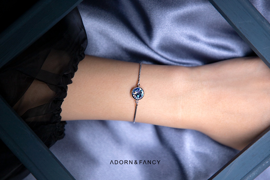 ADORN & FANCY Penelope｜潘妮洛普｜簡約水晶伸縮純銀手鍊(神秘藍彩水晶)