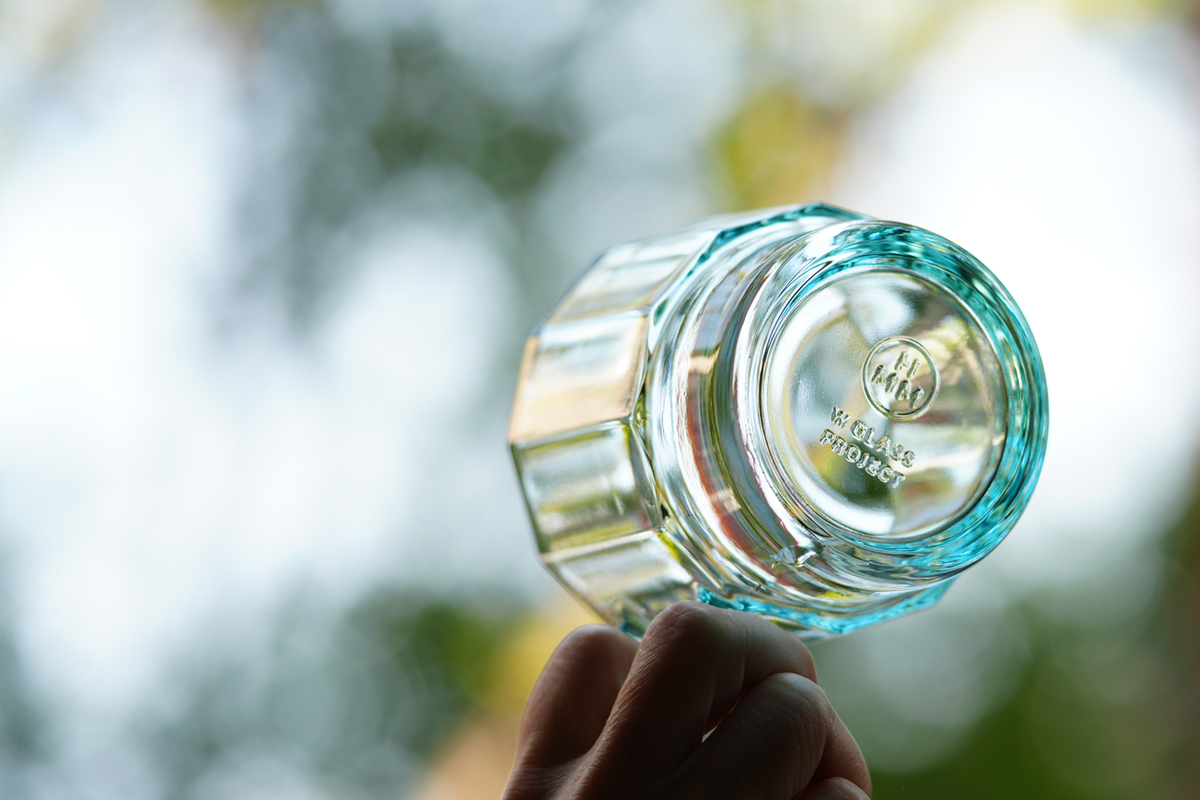 HMM 玻璃杯的使用方式與傳統玻璃相同，耐冷耐熱但不耐溫差變化，硼矽酸玻璃對溫度變化較為敏感，使用時須注意冷熱溫差不要太大，控制在 50ºC 的溫差以內，以減少破裂的狀況產生