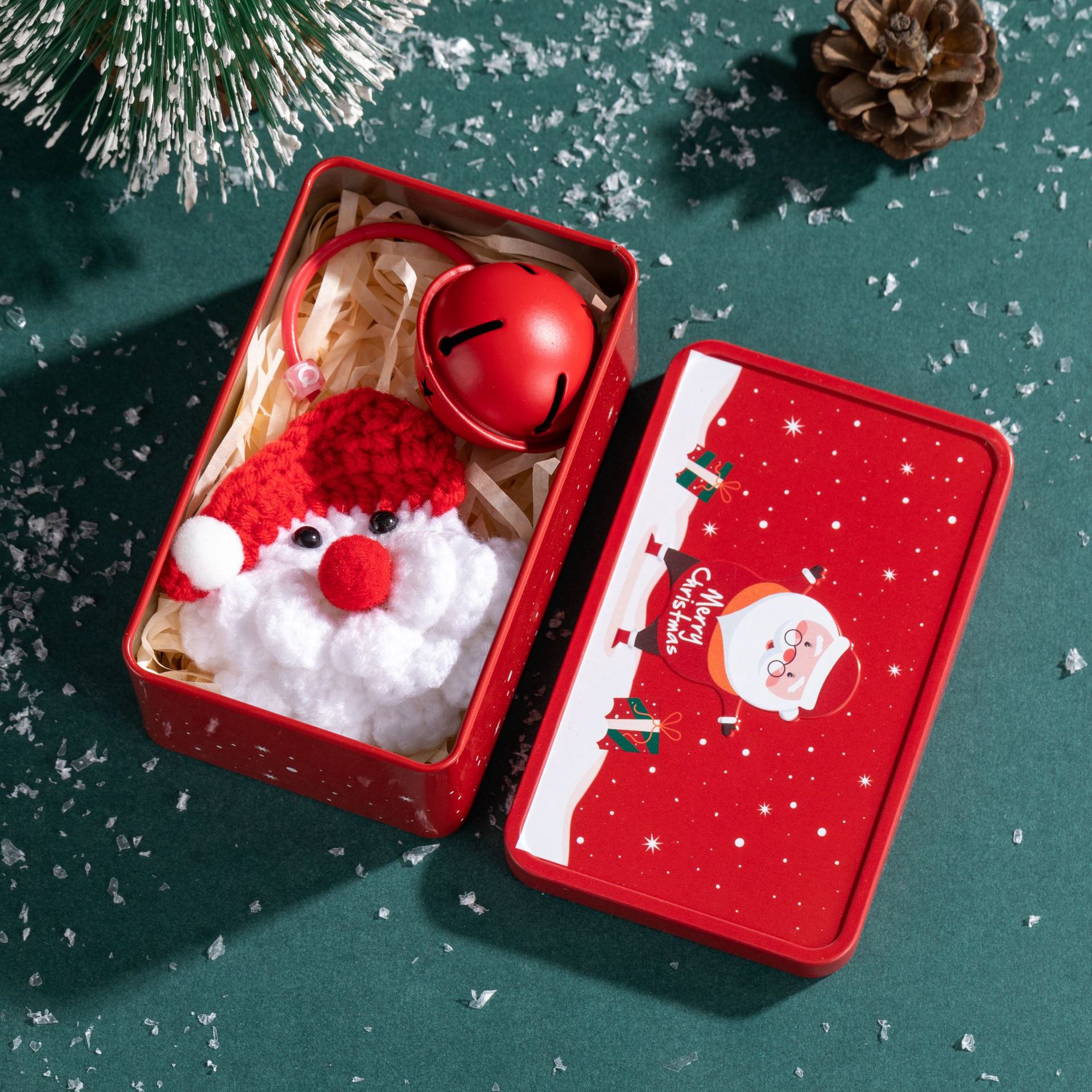 【11/4~12/31聖誕商品B2B優惠】創意小物館 聖誕風隨身毛線吊飾 聖誕老人-紅鐵盒