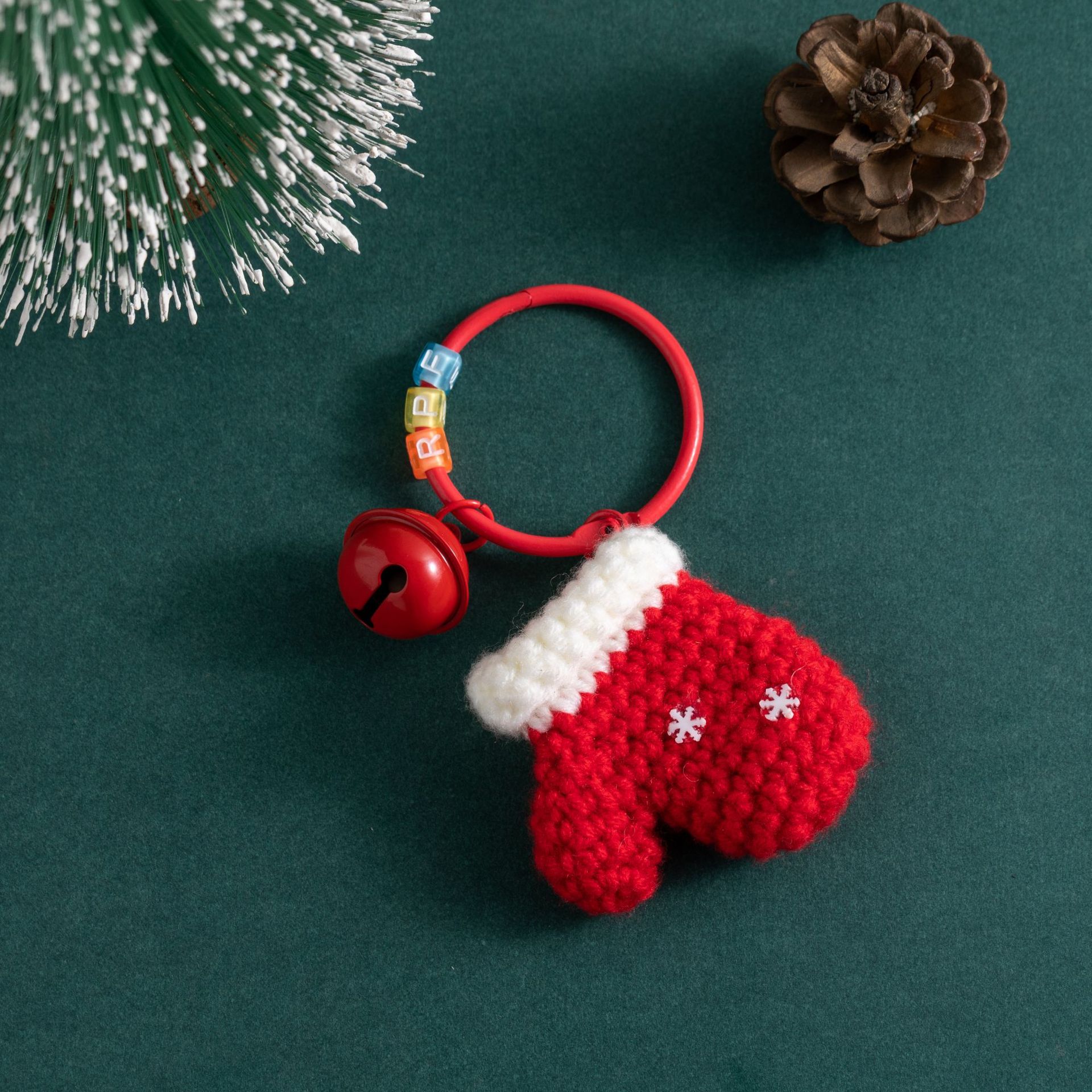 【11/4~12/31聖誕商品B2B優惠】創意小物館 聖誕風隨身毛線吊飾 手套-紅鐵盒