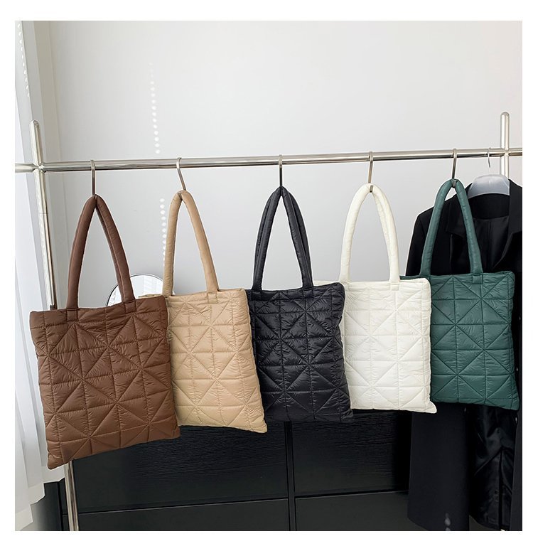 【11/4~12/31聖誕商品B2B優惠】家居生活雜貨舖 大容量雲朵單肩包 卡其