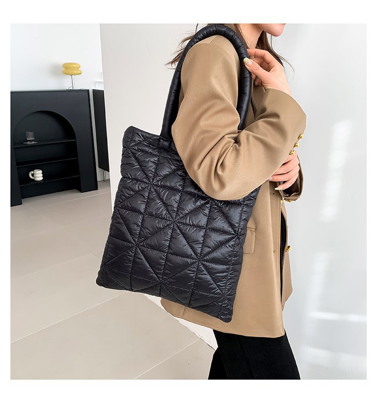 【11/4~12/31聖誕商品B2B優惠】家居生活雜貨舖 大容量雲朵單肩包 卡其