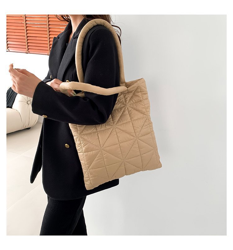 【11/4~12/31聖誕商品B2B優惠】家居生活雜貨舖 大容量雲朵單肩包 卡其