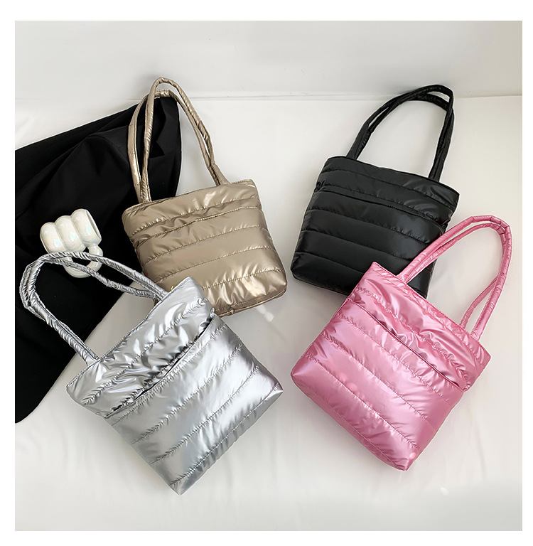 【11/4~12/31聖誕商品B2B優惠】家居生活雜貨舖 休閒鋪棉肩背包 銀色