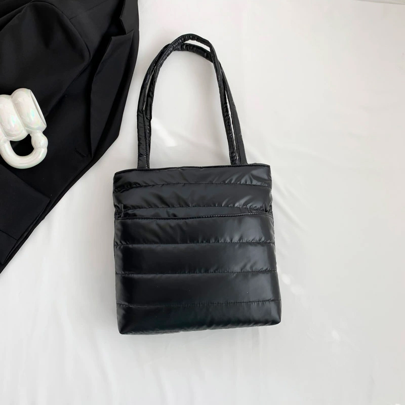 【11/4~12/31聖誕商品B2B優惠】家居生活雜貨舖 休閒鋪棉肩背包 銀色