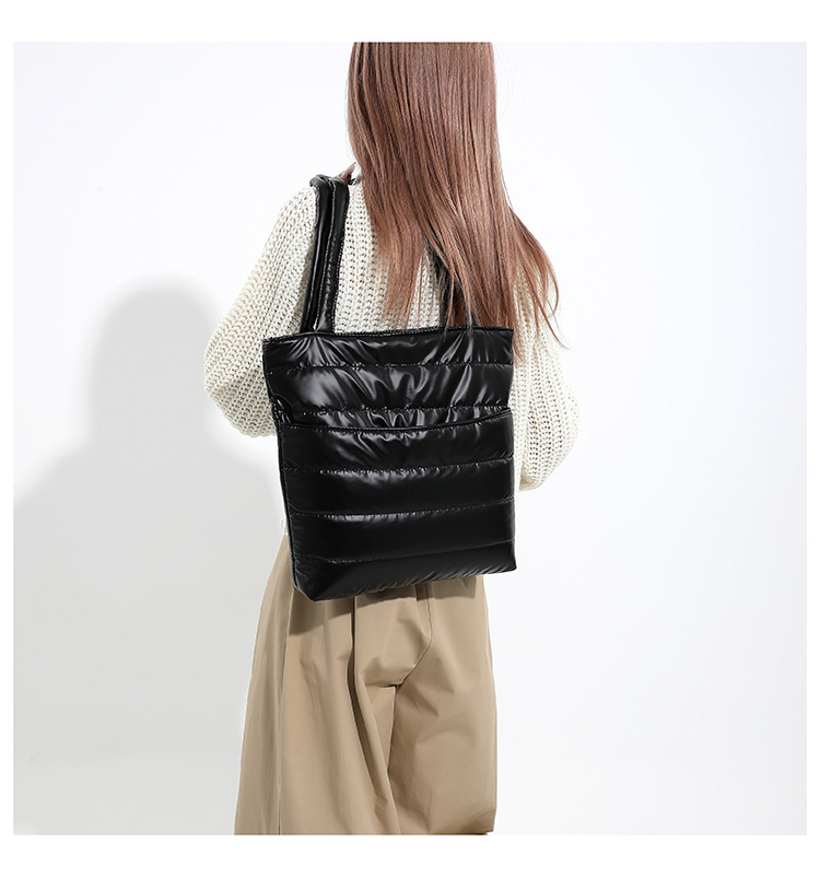 【11/4~12/31聖誕商品B2B優惠】家居生活雜貨舖 休閒鋪棉肩背包 銀色