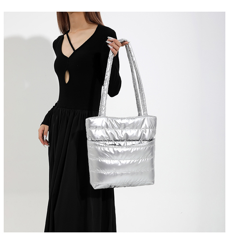 【11/4~12/31聖誕商品B2B優惠】家居生活雜貨舖 休閒鋪棉肩背包 銀色