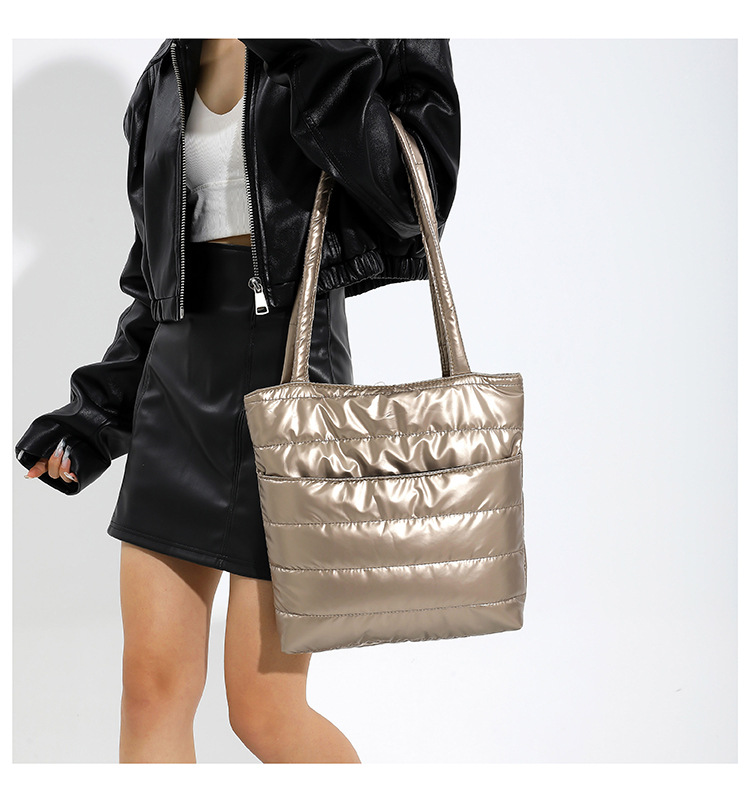 【11/4~12/31聖誕商品B2B優惠】家居生活雜貨舖 休閒鋪棉肩背包 銀色