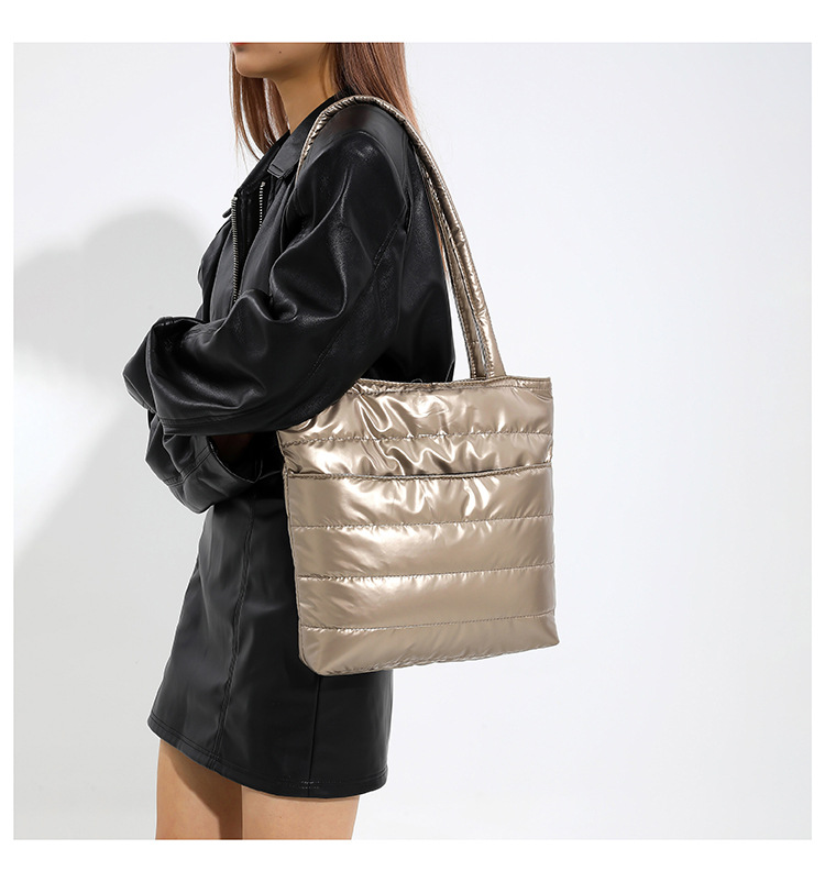 【11/4~12/31聖誕商品B2B優惠】家居生活雜貨舖 休閒鋪棉肩背包 銀色