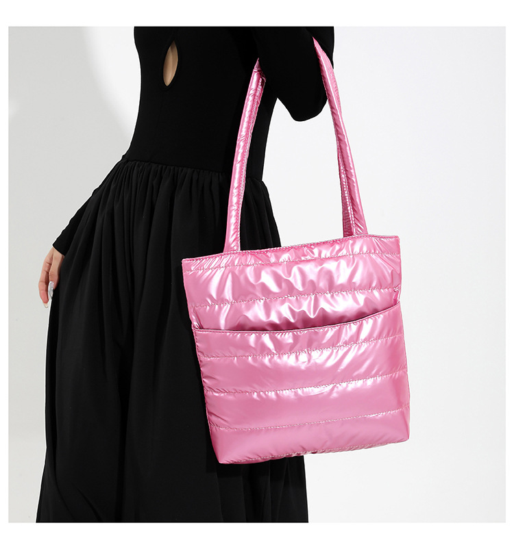 【11/4~12/31聖誕商品B2B優惠】家居生活雜貨舖 休閒鋪棉肩背包 銀色