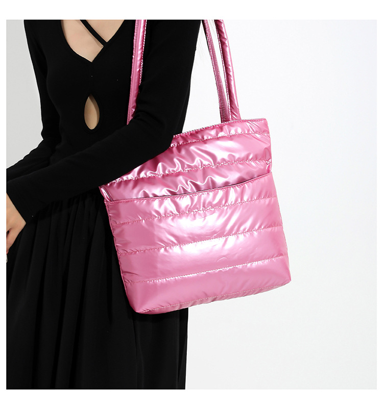 【11/4~12/31聖誕商品B2B優惠】家居生活雜貨舖 休閒鋪棉肩背包 銀色