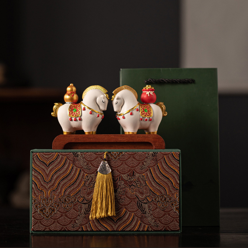 【11/3~12/31冬季85折優惠】家居生活雜貨舖 馬到成功招財擺飾禮盒 白色-(馬上福袋+馬上福祿)