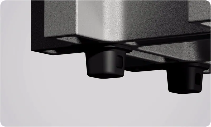 井井傘座底部的橡膠腳墊，除了作為與地面之間的緩衝外，堆疊時可幫助對位與固定，變換傘架形式加倍輕鬆。