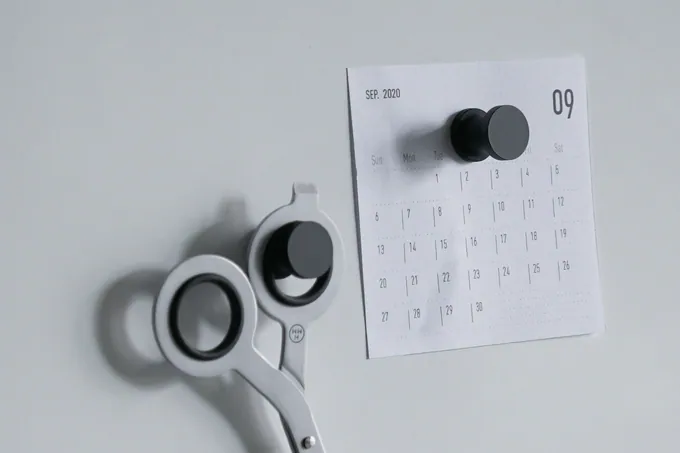 萬用配件
可磁吸於集線盤上形成掛勾，或作為紙鎮。