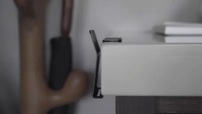 無痕拆卸
無需螺絲或破壞桌面，拆裝不留痕跡。