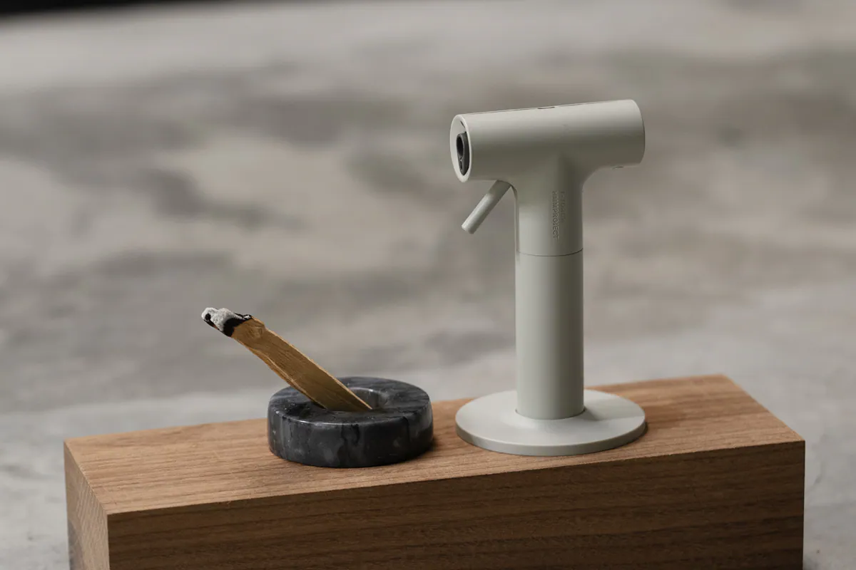 嚴選叁拾選物秘魯聖木

秘魯聖木（Palo Santo）自古被南美印加文明視為神聖木材，以其獨特香氣與淨化能量聞名。