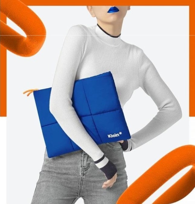 【1/2~8/31冬日特惠85折】創意小物館 克萊因藍11吋平板電腦收納包（附肩帶）