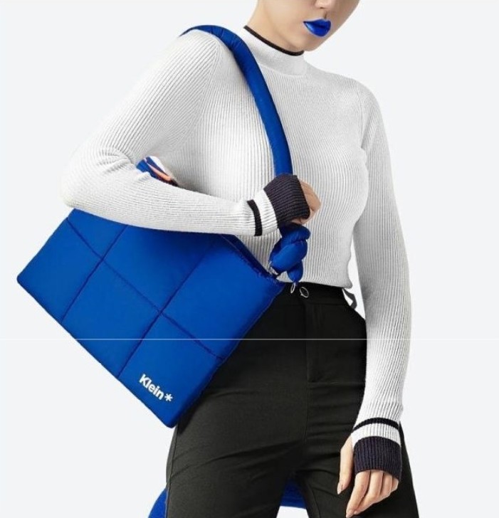 【1/2~8/31冬日特惠85折】創意小物館 克萊因藍11吋平板電腦收納包（附肩帶）