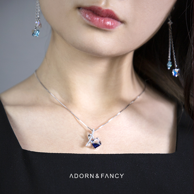 ADORN & FANCY 賽壬｜扭結立方深藍漸變水晶項鍊 40cm