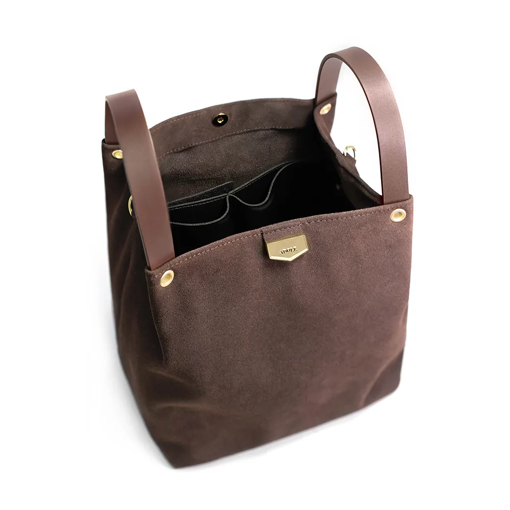 ADOLE Lab流蘇麂皮/ 可調式棉織帶小水桶包 可可色(加贈內袋、流蘇吊飾)