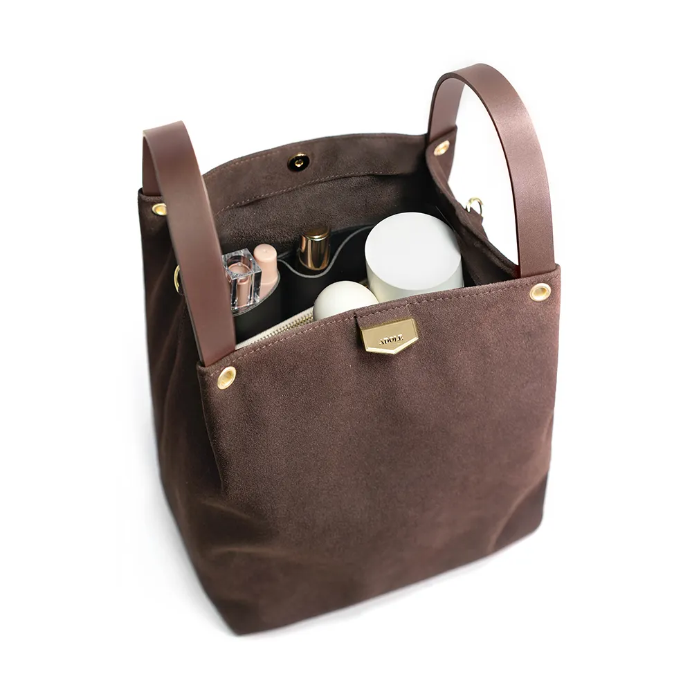 ADOLE Lab流蘇麂皮/ 可調式棉織帶小水桶包 可可色(加贈內袋、流蘇吊飾)