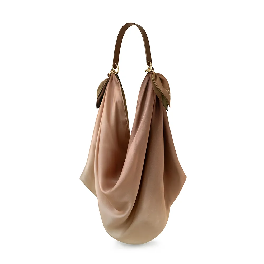 ADOLE Cloud 雲朵漸層絲巾包 霧茶金